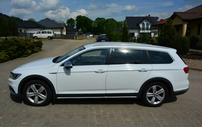 Volkswagen Passat cena 59900 przebieg: 221000, rok produkcji 2016 z Łobez małe 596